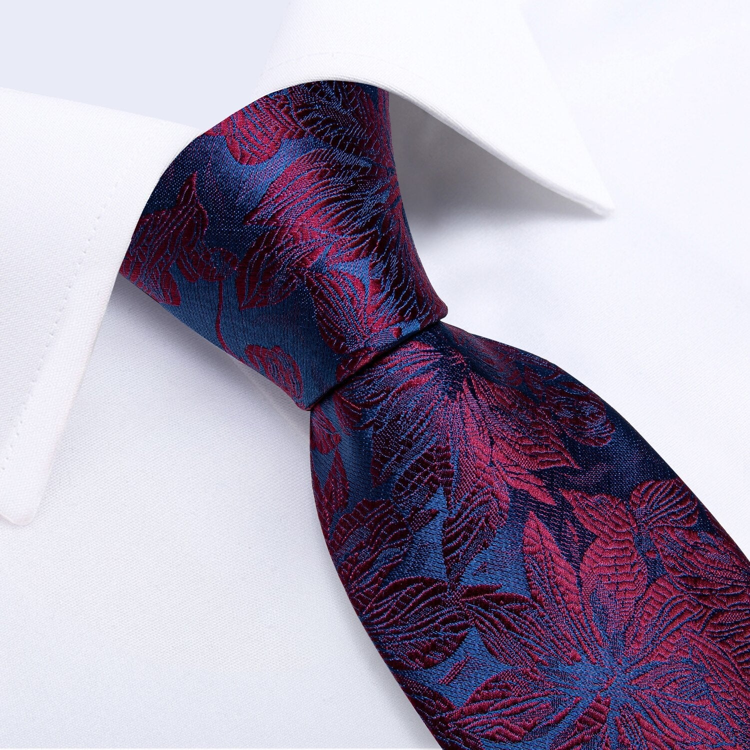 Paarse bloemenstropdas