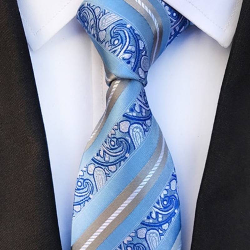 Hemelsblauwe stropdas met zilveren strepen en paisleypatroon