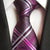 Paarse stropdas met patroon en lichtgrijze strepen