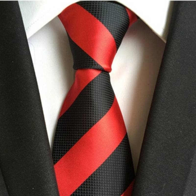 Zwart en lichtrood gestreepte stropdas