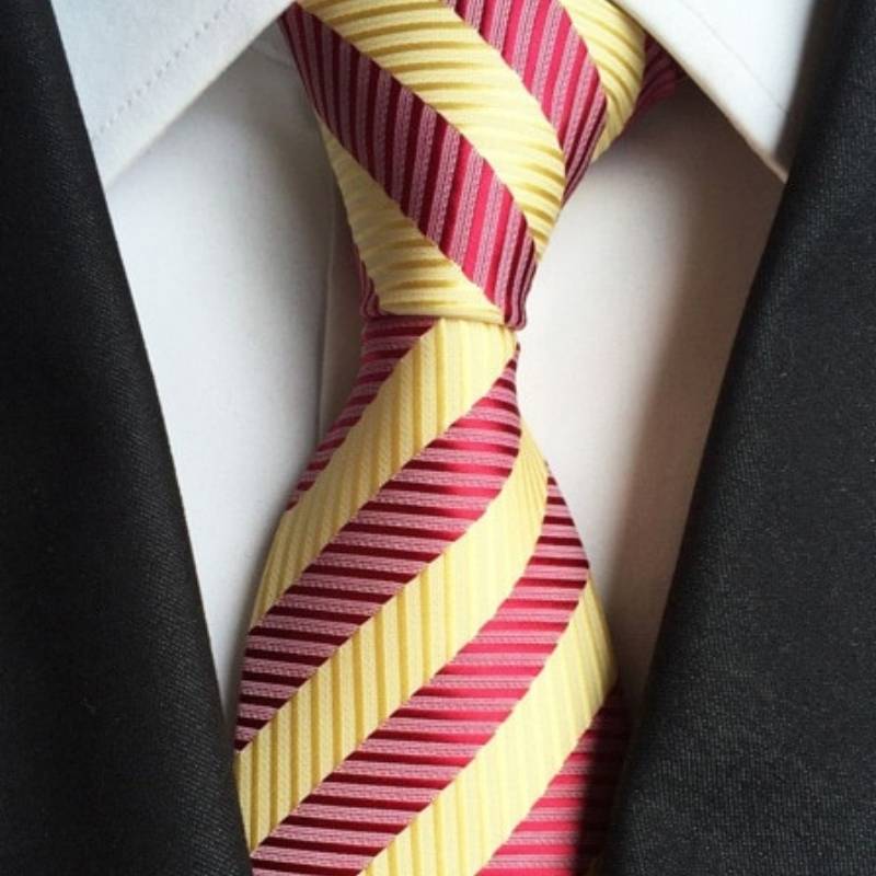 Rode en gele gestreepte stropdas