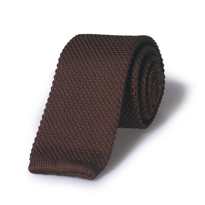 Bruine gebreide stropdas