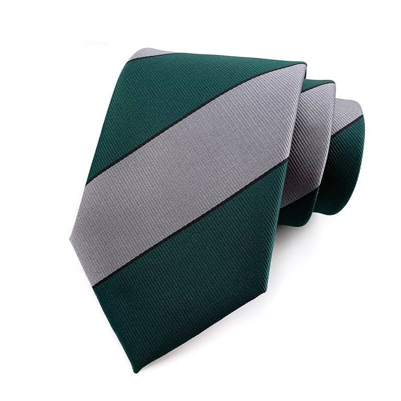 Groen en lichtgrijs gestreepte stropdas