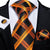 Zwart en oranje geruite stropdas