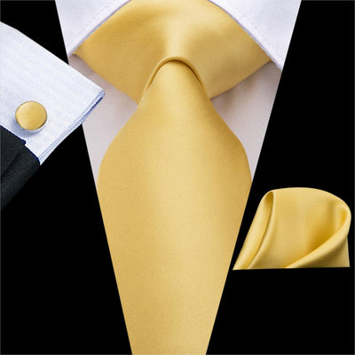 Gele stropdas en pochet