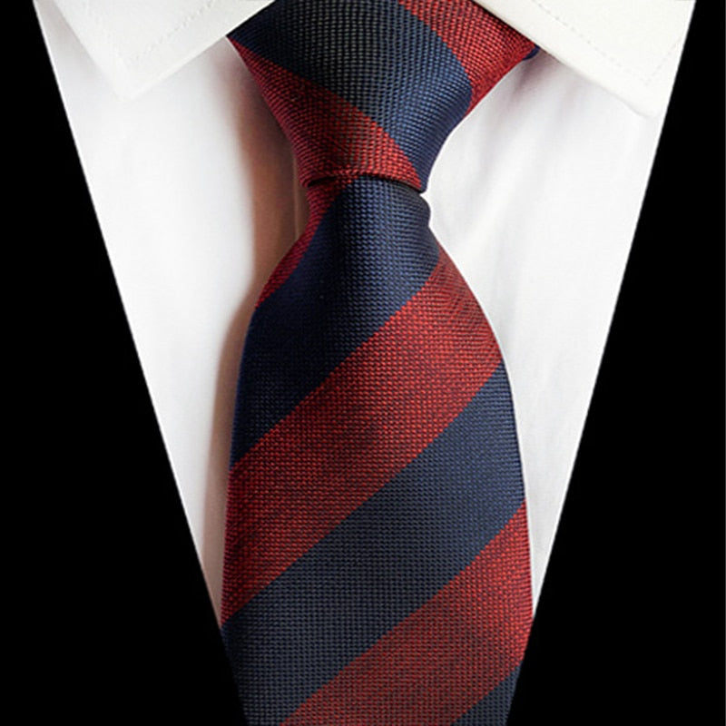 Marineblauwe stropdas met rode strepen