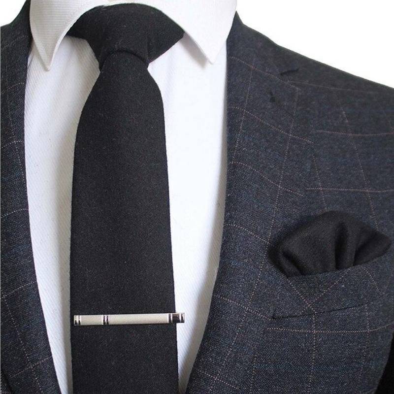 Zwarte wollen stropdas