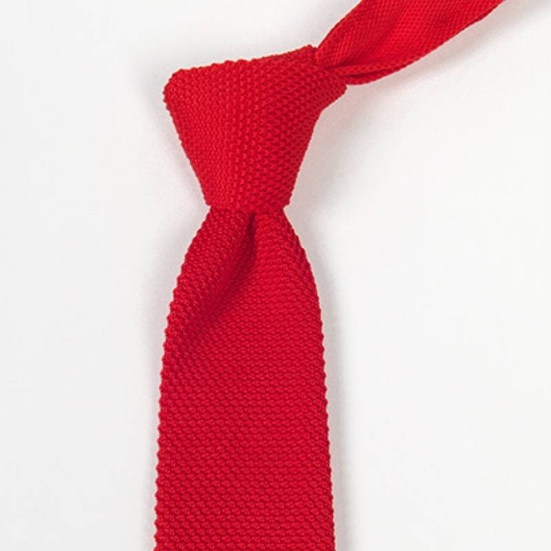 Rode gebreide stropdas