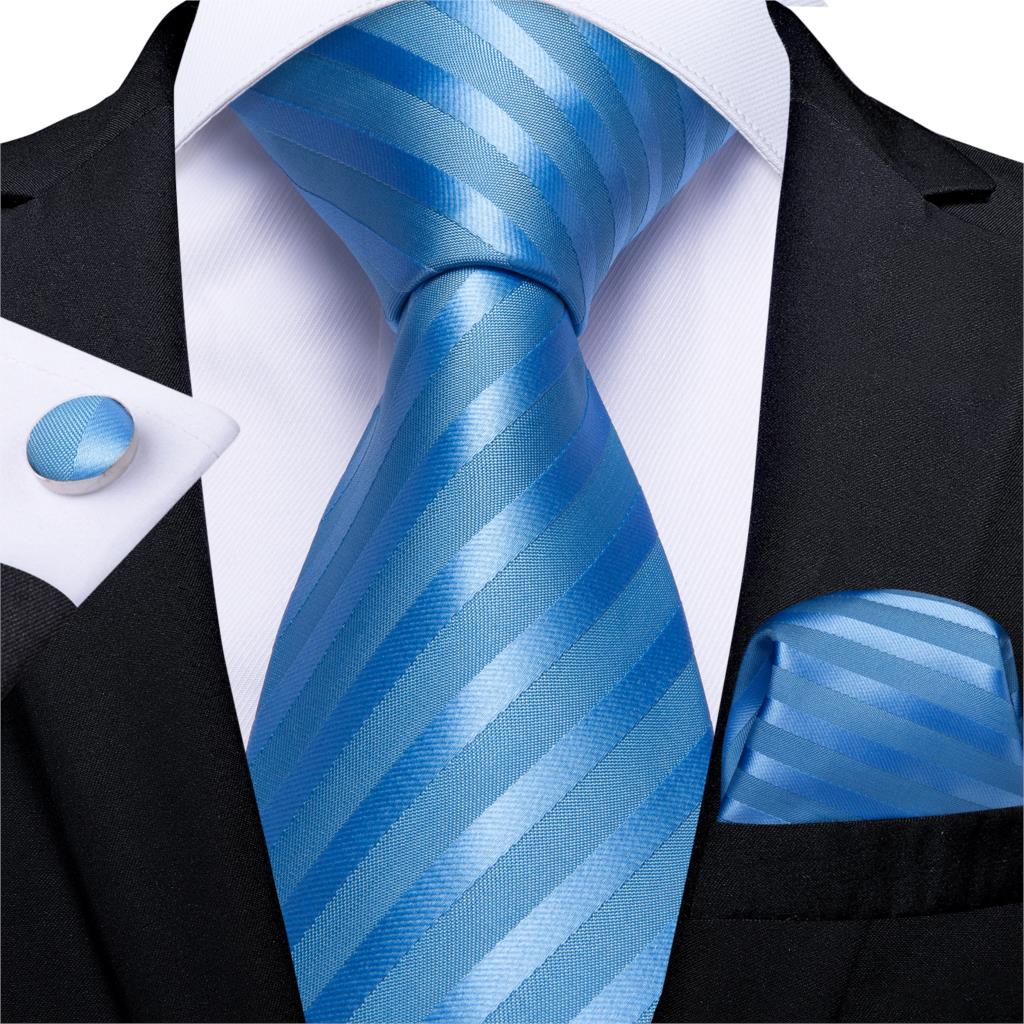 Hemelsblauw gestreepte stropdas
